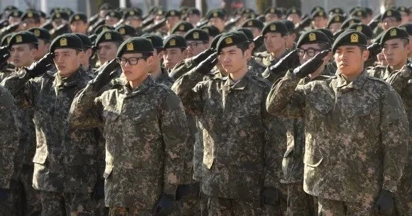 구 일본군 + 현 자위대의 특이한 경례문화_1.webp