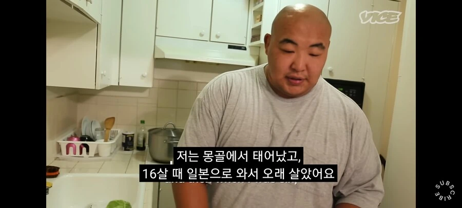 뭔가 여러가지가 섞인 스모선수.JPG_2.jpg