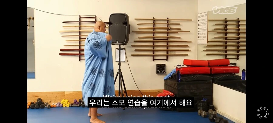 뭔가 여러가지가 섞인 스모선수.JPG_5.jpg