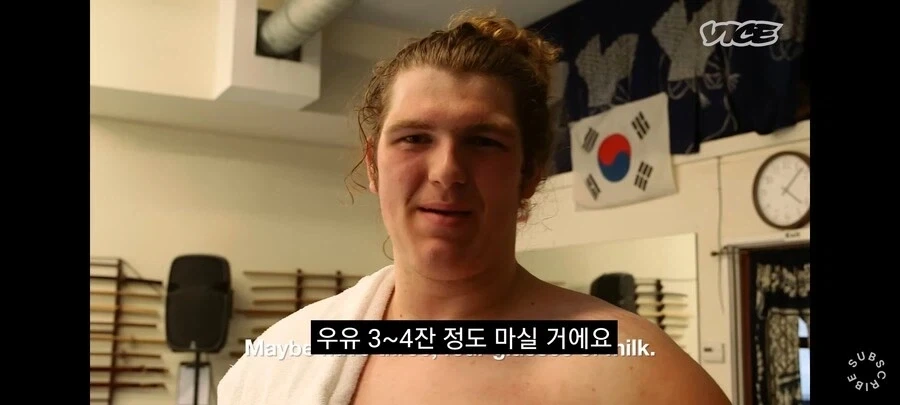 뭔가 여러가지가 섞인 스모선수.JPG_6.webp