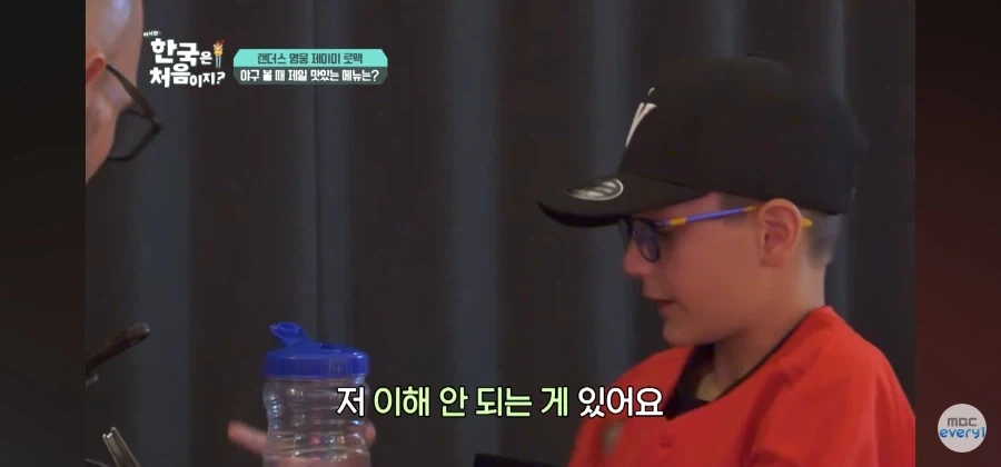 물에 궁금증을 느낀 외국인_3.webp