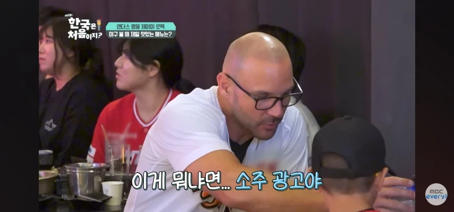 물에 궁금증을 느낀 외국인_7.webp