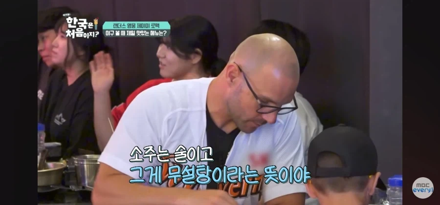 물에 궁금증을 느낀 외국인_8.webp