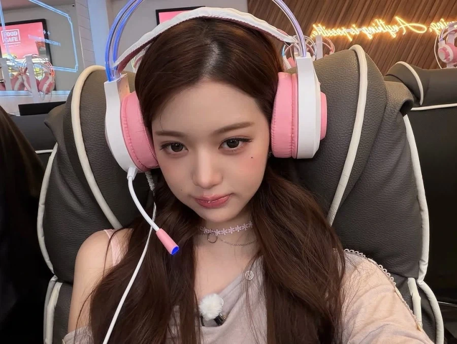 PC방 간 장원영_1.webp