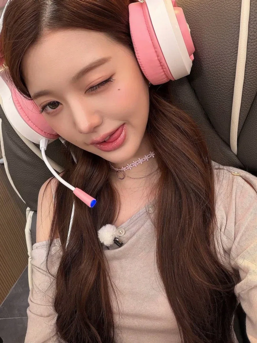 PC방 간 장원영_5.webp