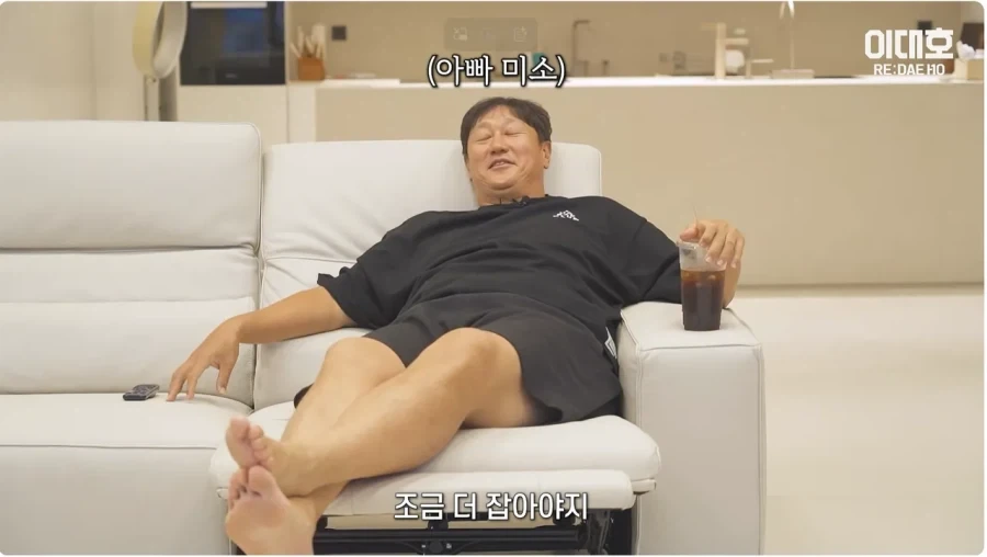 자기가 픽한 후배가 성장한걸 본 이대호 반응_3.webp