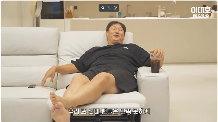 자기가 픽한 후배가 성장한걸 본 이대호 반응_4.webp