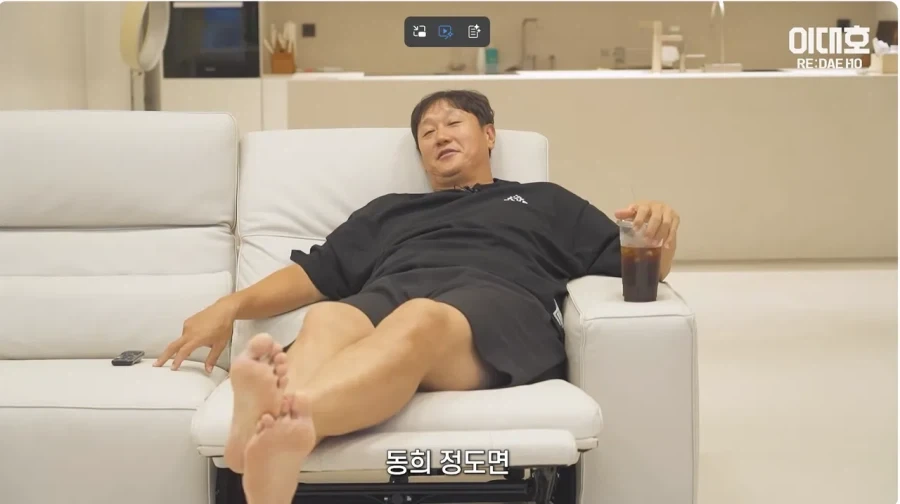 자기가 픽한 후배가 성장한걸 본 이대호 반응_7.webp