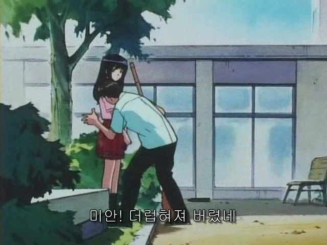 이 중에서 성추행이 아닌 경우는?_6.webp
