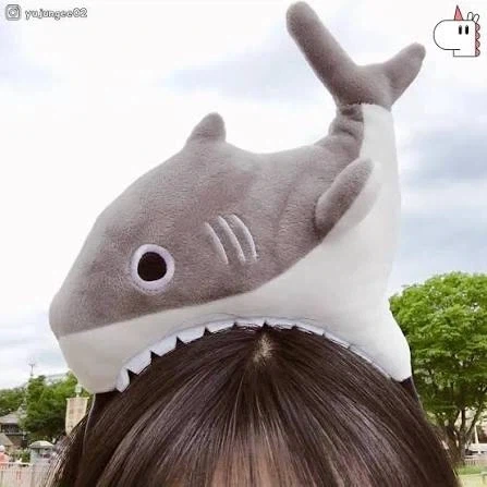 AI) 상어의 인기에 위기감을 느낀 부산 공식 마스코트_4.webp