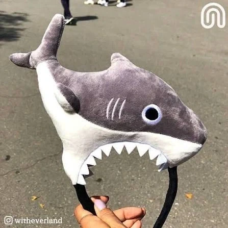 AI) 상어의 인기에 위기감을 느낀 부산 공식 마스코트_5.webp