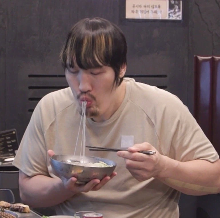 먹방하니깐 궁금한거_1.webp