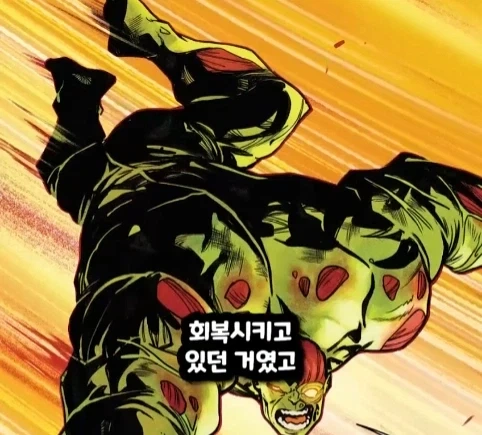 헐크가 블랙홀에 빨려들어가면 생기는 일.jpg_12.webp