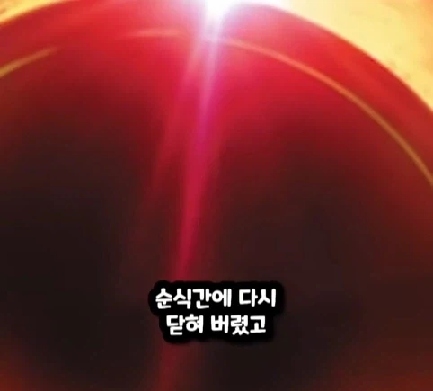 헐크가 블랙홀에 빨려들어가면 생기는 일.jpg_28.webp