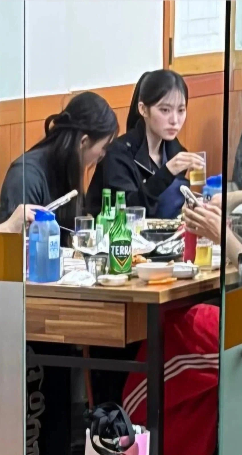 리센느) 회식 테이블 나눠앉음_2.webp
