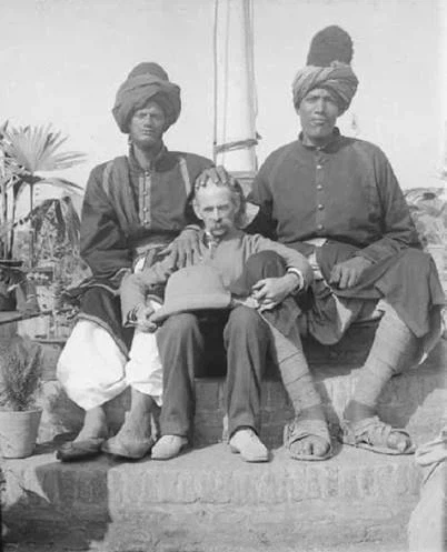 카슈미르의 두 거인, 1903년도 사진_2.webp