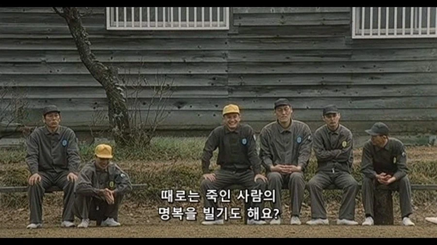웃으면서 사람죽인 애기하는 재소자.jpg_6.webp