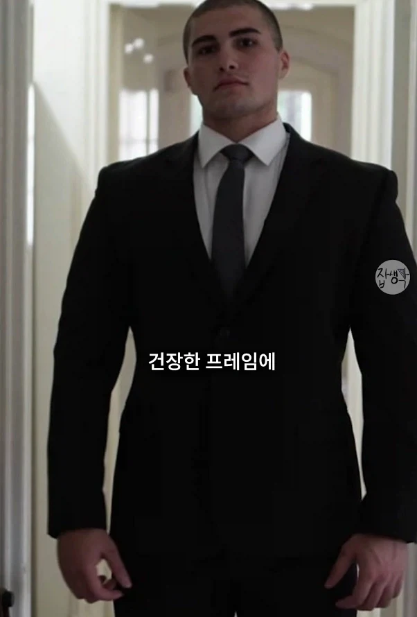 알파메일 얼짱몸짱 미해병이 10년 뒤 UFC 선수가 됨.jpg_3.webp