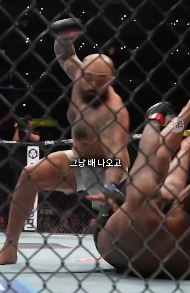 알파메일 얼짱몸짱 미해병이 10년 뒤 UFC 선수가 됨.jpg_6.webp