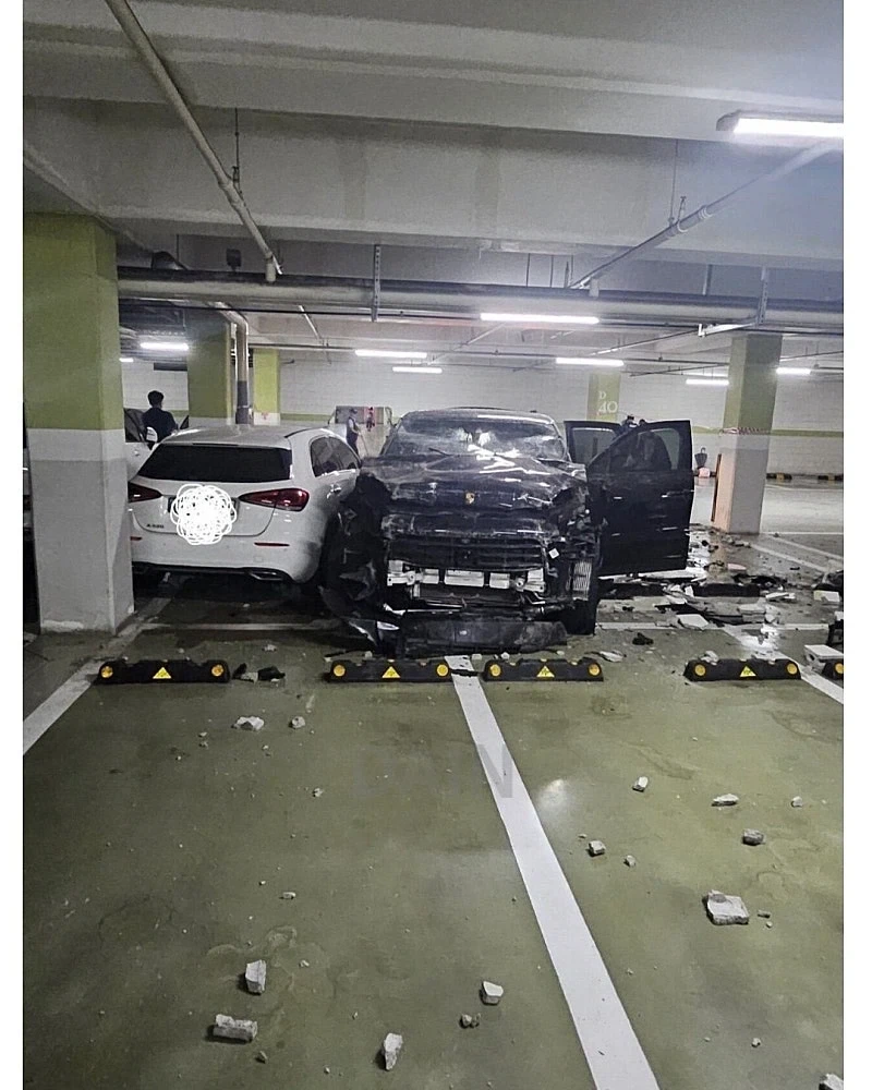 싱글벙글 애니 속 자동차로 벽에 구멍 내는 게 현실적인 이유_3.webp