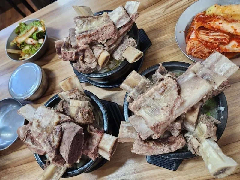뚝배기 넘치는 왕 갈비탕_3.webp