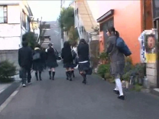 여학생이 등교할 때 위험하니까 피해야 할 사람_3.webp