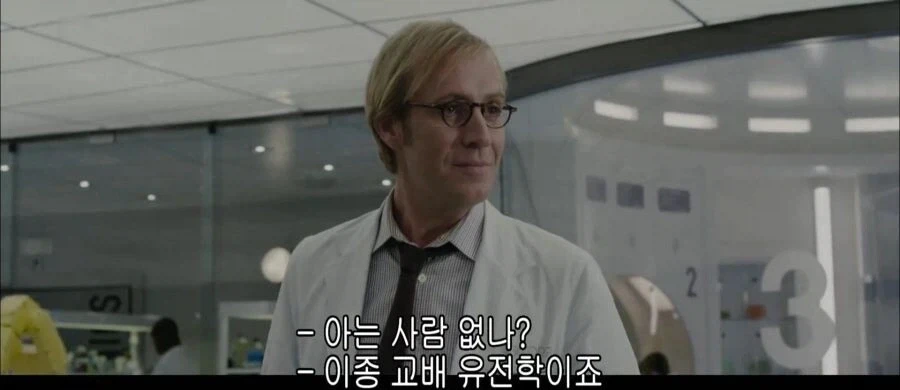 스파이더맨) 과학자들이 피터 파커 만나면 짓는 표정_9.webp