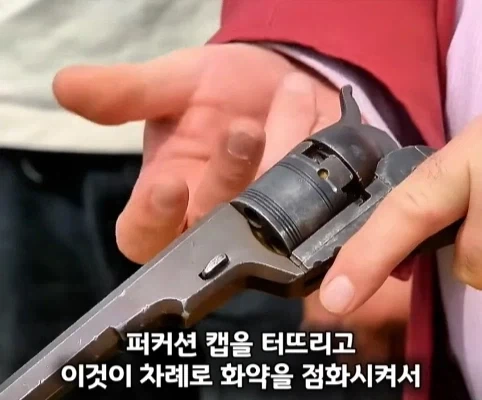 노인이 40년 넘게 가지고 있었던 골동품 리볼버의 가치.jpg_24.webp
