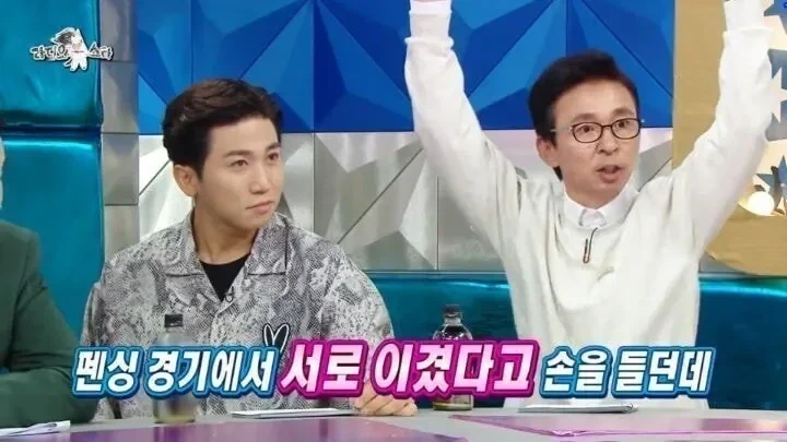 펜싱 경기에서 손 들고 어필하는 이유.jpg_2.webp