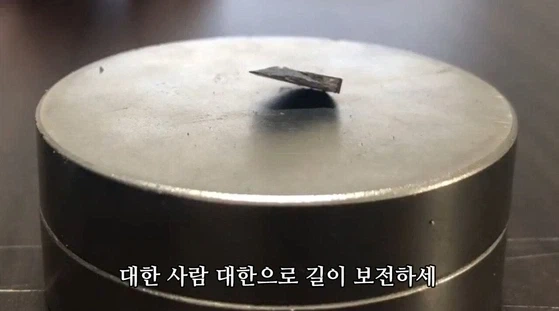 ???: 아니 3년뒤에 HBM이 상용화 되고 이재용 정의선 젠슨황이 치킨을_2.webp