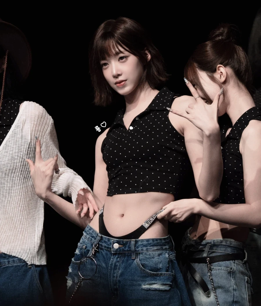 끈 잡아당기는 아이돌 jpg_1.webp