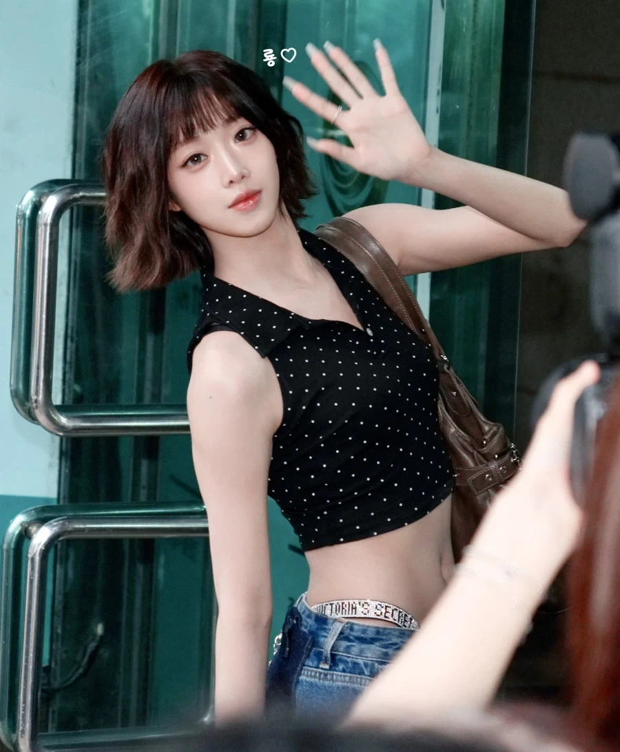 끈 잡아당기는 아이돌 jpg_3.webp