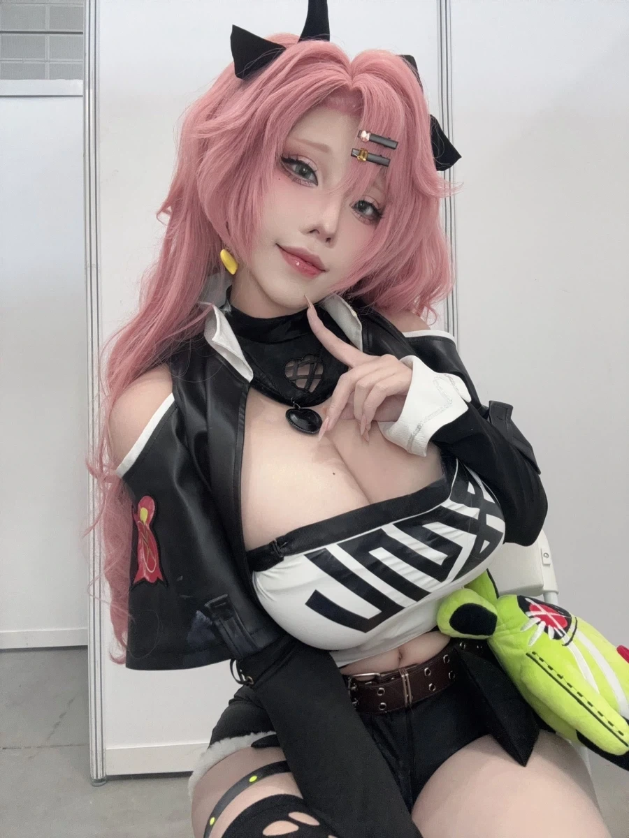 24살 176cm 중국 코스프레 눈나.jpg_6.webp