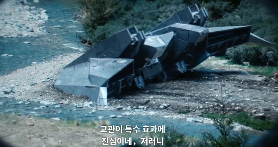 힌 남자가 과거를 딛고 특수부대가 되는 내용을 다룬 영화: 워 머신-전쟁 기계_4.webp