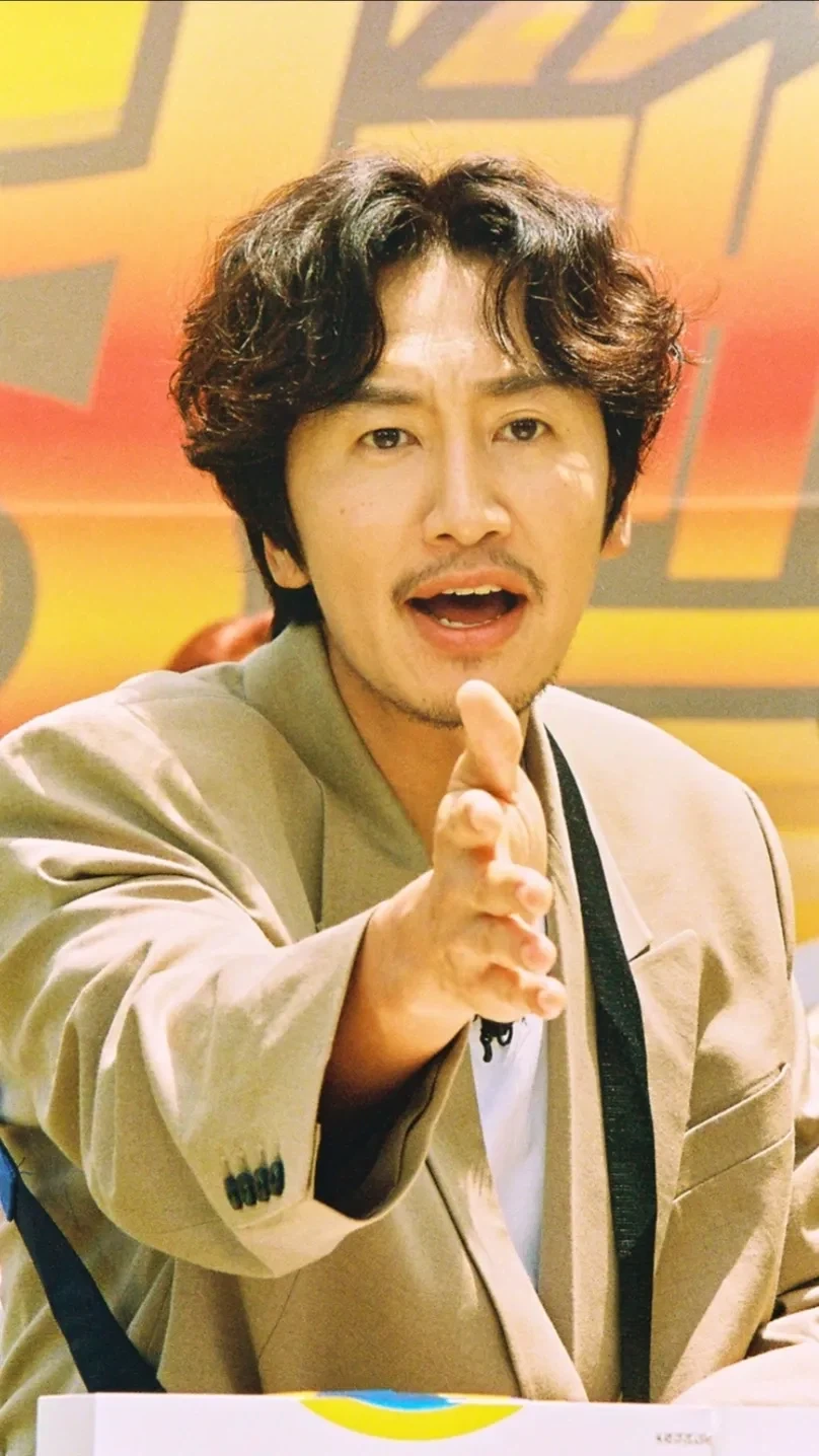 나랑 동갑이지만 솔직히 존경스럽고 재밌는 남자.jpg_1.webp