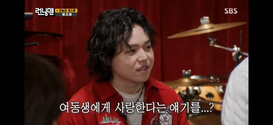 런닝맨)텃세 폭로하는 전소민_2.webp