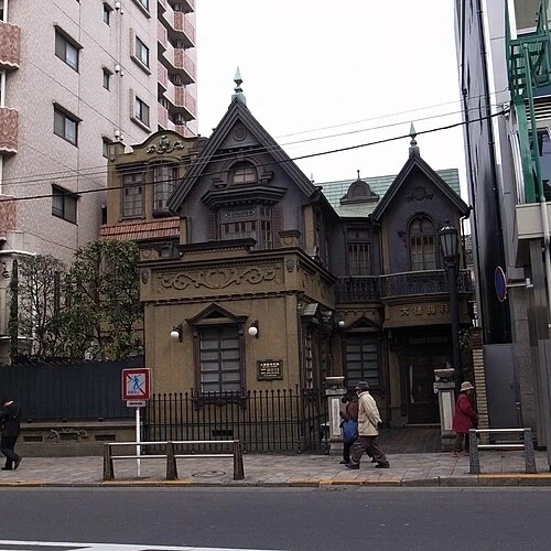 여러 애니들의 성지가 되었던 일본의 한 건물.jpg_1.webp