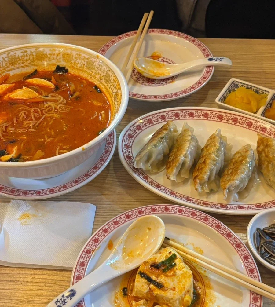 라멘집가서 교자 시켰더니 비비고 나옴.jpg_2.webp
