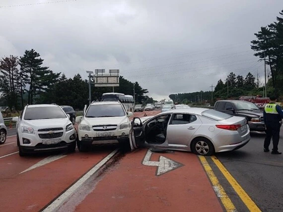 90년대생이니 80년대생이니 싸워도 가장 불쌍하 세대는_1.jpg