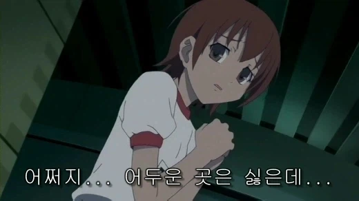 어두운 곳에선 눈이 진짜 안 보이는 여학생 때문에 범죄자로 오해 받은 남학생_1.webp