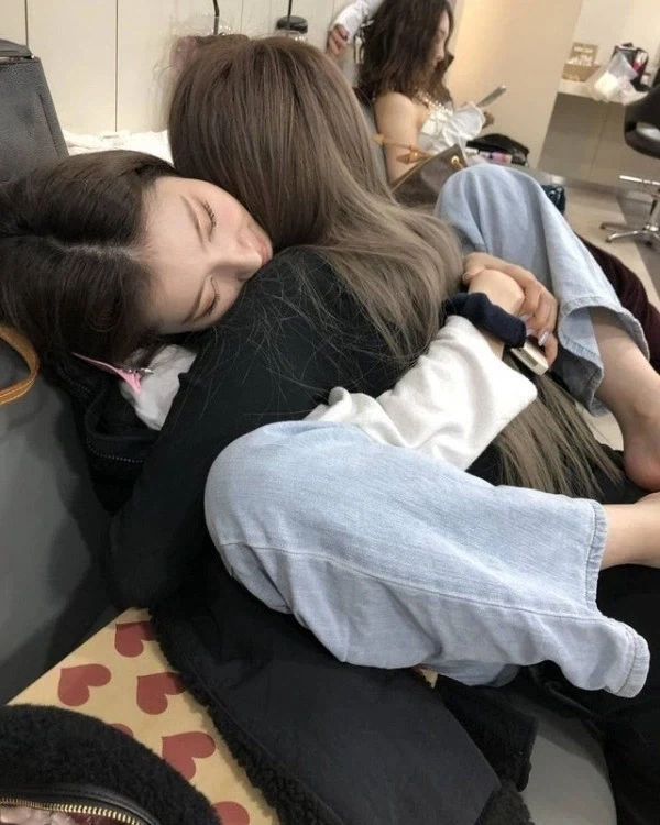 사이 좋은 열도 누나들 jpg_3.webp