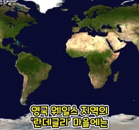 공항 표지판이 있는데 공항은 없는 마을.jpg_1.webp
