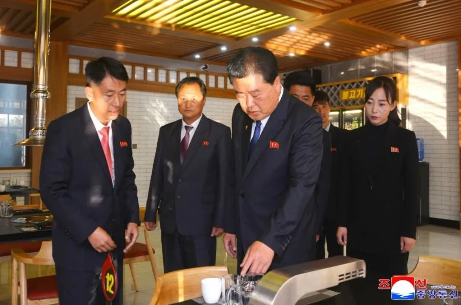 불고기 식당 오프닝에 대규모로 동원된 인파_3.webp
