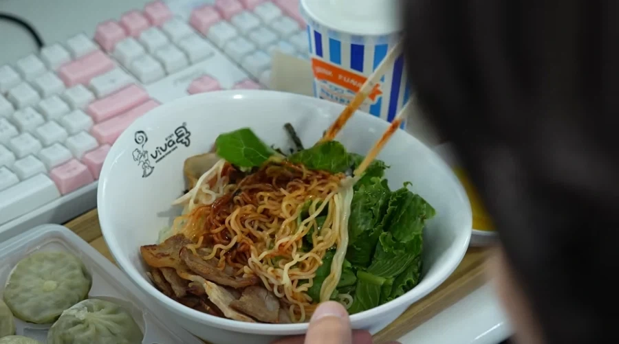 PC방에서 먹는 비빔면_1.webp