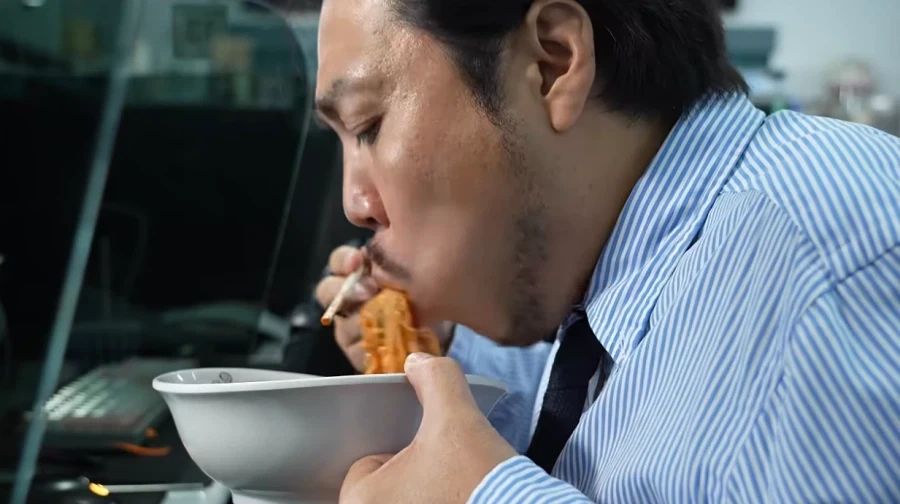 PC방에서 먹는 비빔면_3.webp