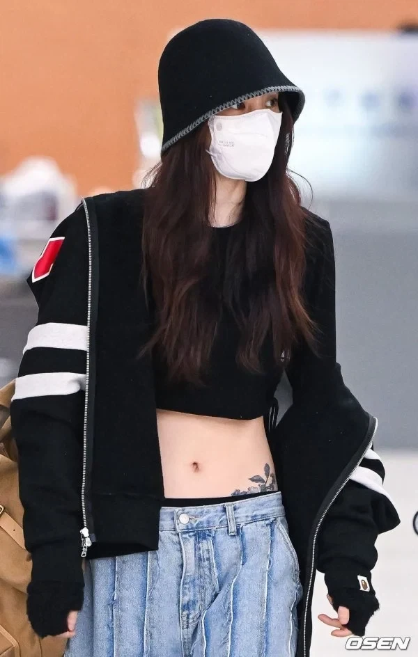 한소희가 미처 못지웠다는 문신.jpg_4.webp
