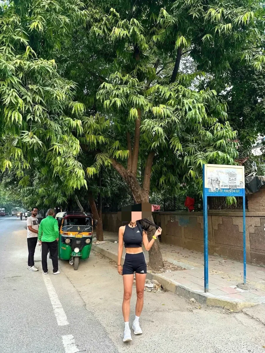 인도에 간 러닝크루 처자_1.webp