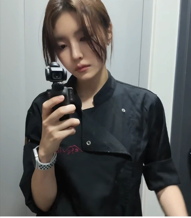 나폴리 맛피아 매장 직원 미모_1.webp