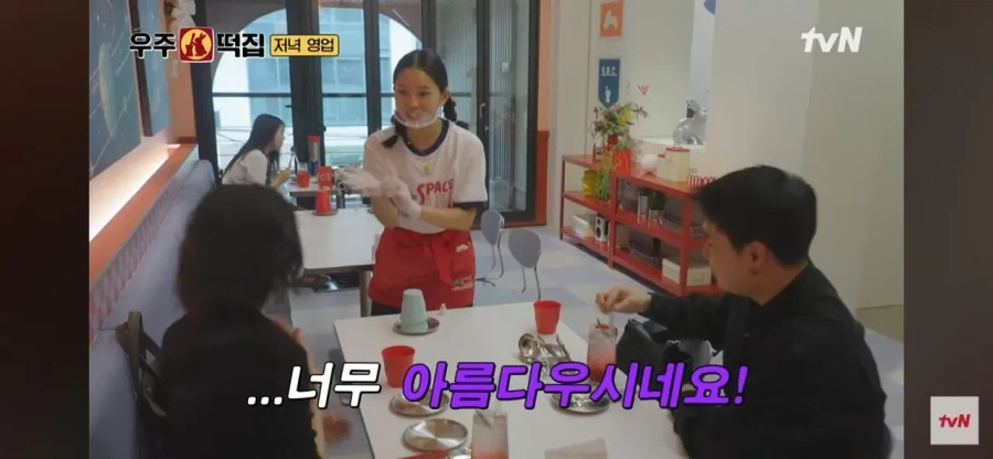 나폴리 맛피아 매장 직원 미모_8.webp