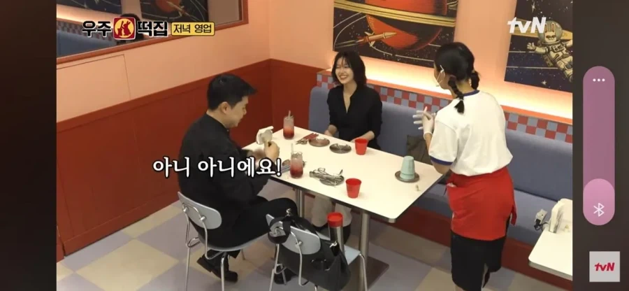 나폴리 맛피아 매장 직원 미모_10.webp